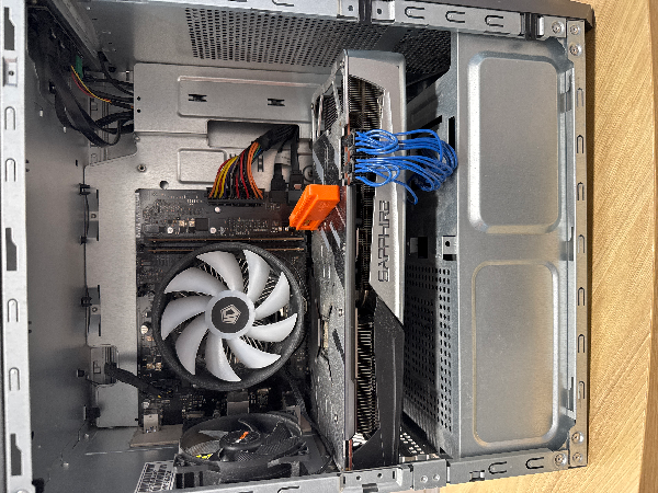 Test grafickej karty RX 5700 XT mimo pôvodného prostredia.